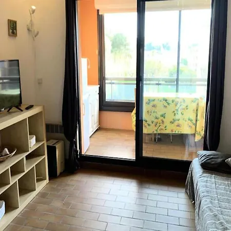 For 4 People Apartament Six-Fours-les-Plages